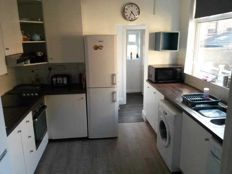 Derby Grove - 4 Bed / 2 Bath NG7 1PE - Thumbnail 1